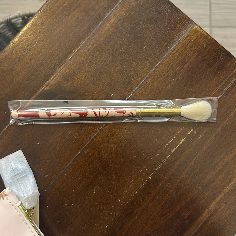 SLMISSGLAM - Large Fluffy Bird Blending Brush